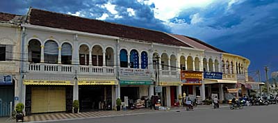 Colonial Buildings in Kampong Cham, Cambodia by Asienreisender